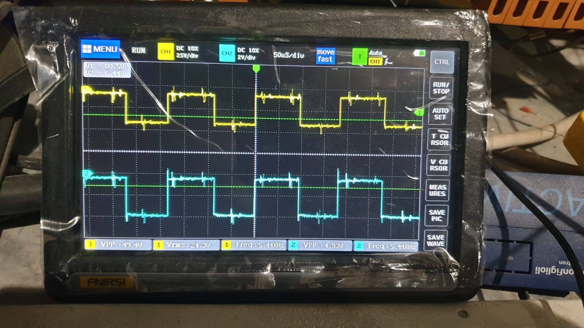 Oscilloscope in 500 RPM shows 5.44 KHz